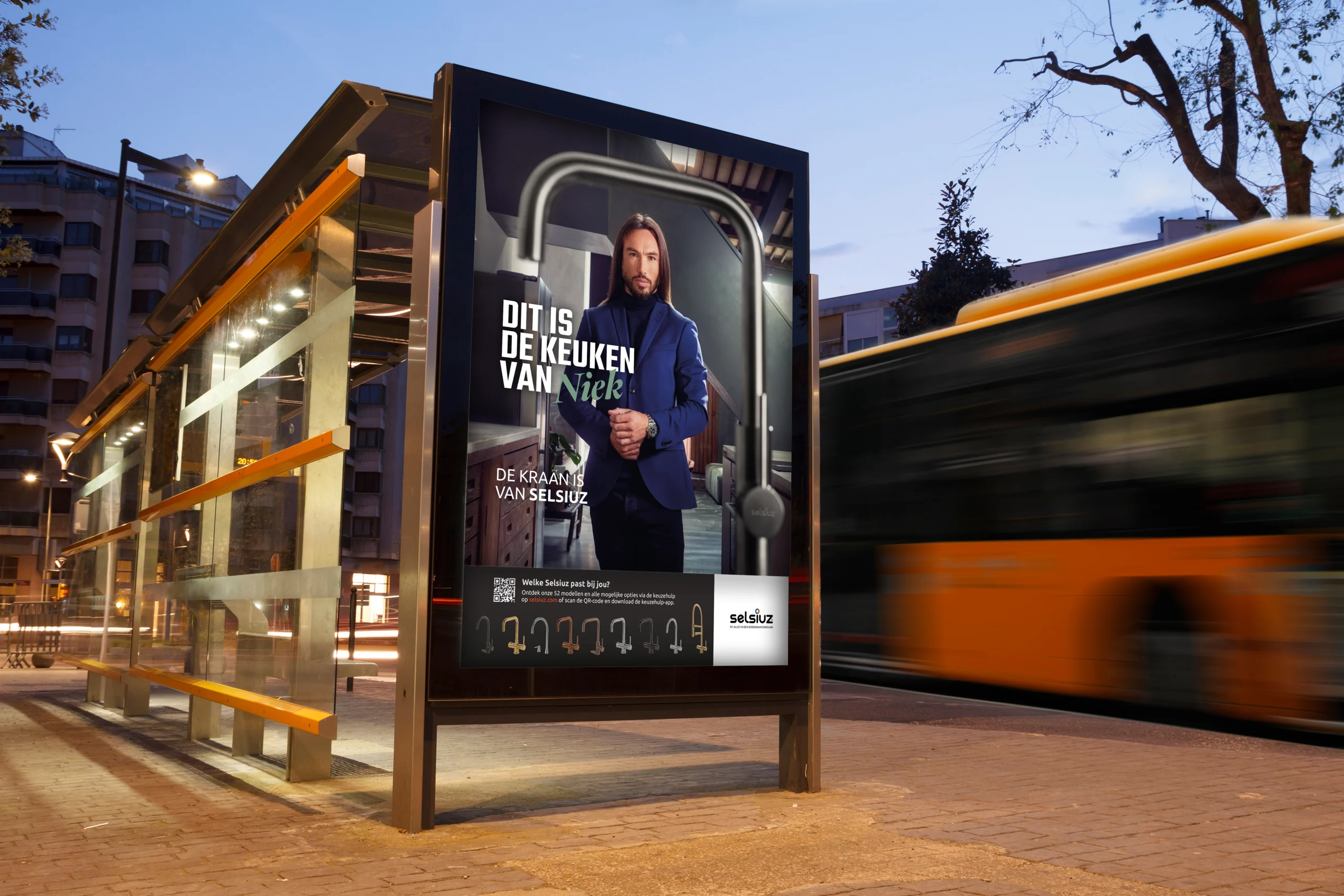 blank-billboard-mock-up-in-a-bus-stop-2021-09-01-18-49-50-utc kopie